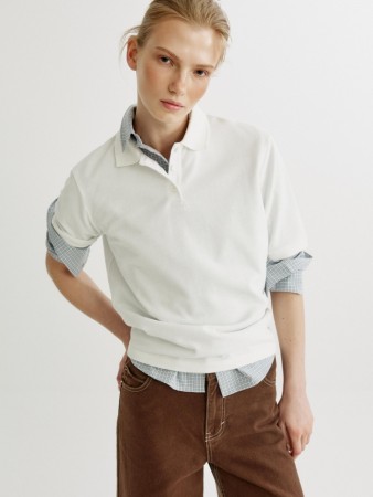 базовое поло с коротким рукавом фотография