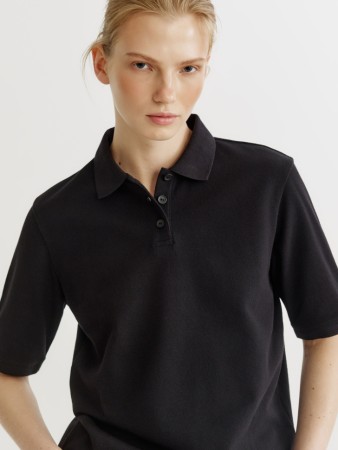 базовое поло с коротким рукавом фотография