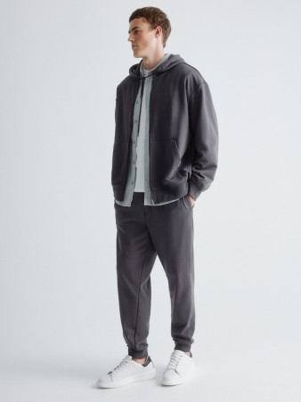 базовые трикотажные джоггеры со средней посадкой фотография