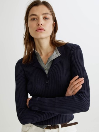 базовый джемпер-поло в рубчик фотография