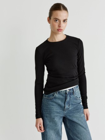 базовый лонгслив в рубчик фотография