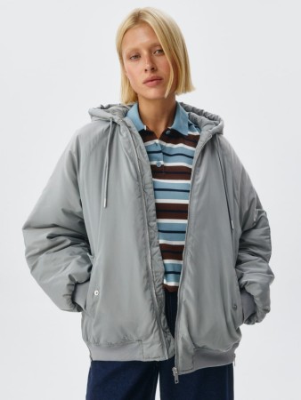 базовый утепленный бомбер фотография