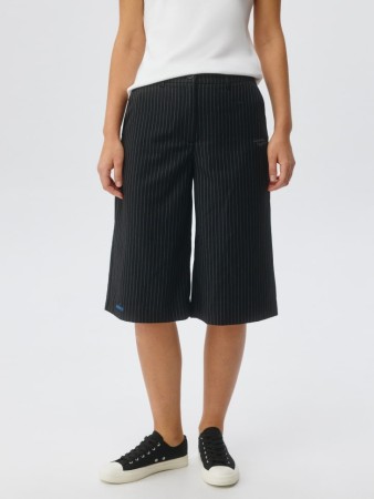 бермуды из коллекции art people с простыми вещами - шорты с вытачками 