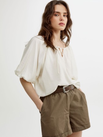 блуза оверсайз из жатой ткани - женские блузы, блузки и блузоны с глубоким вырезом 