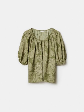 блуза оверсайз из жатой ткани - женская одежда, обувь и аксессуары с глубоким вырезом 