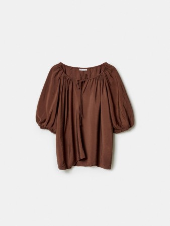 блуза оверсайз из жатой ткани - женская одежда, обувь и аксессуары с глубоким вырезом 