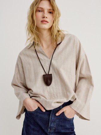 блуза оверсайз в полоску из смесового льна фотография