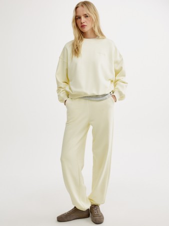 брюки джоггеры из футера с потайным карманом фотография