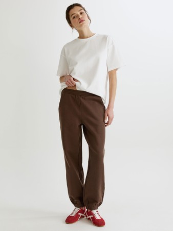 брюки-джоггеры из футера фотография