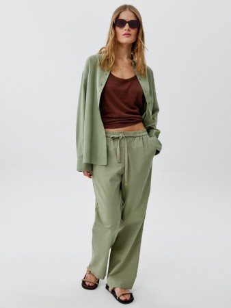 брюки из льна и хлопка с эффектом стирки фотография