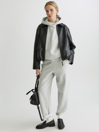 брюки из плотного футера фотография