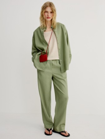 брюки из смесового льна и вискозы фотография