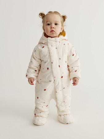 демисезонный стеганый комбинезон с принтом для малышей фотография