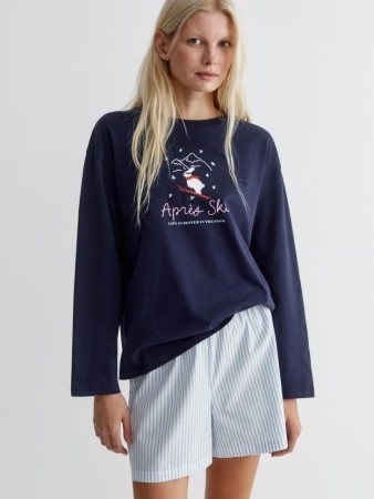 домашний лонгслив оверсайз с принтом и вышивкой фотография