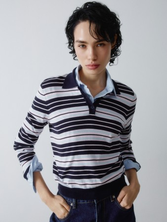 джемпер-поло в контрастную полоску фотография