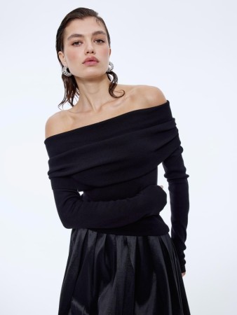 джемпер с открытыми плечами фотография