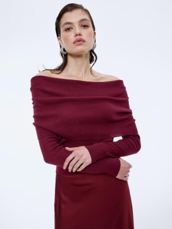 джемпер с открытыми плечами фотография