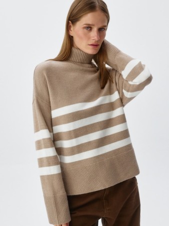 джемпер с воротником-стойкой с содержанием шерсти фотография