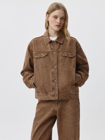 джинсовая куртка оверсайз с жатым эффектом стирки - верхняя одежда женская 