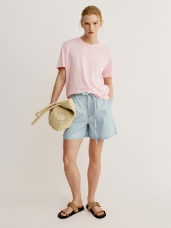 джинсовые шорты из смесового лиоцелла - женские шорты на шнурках 