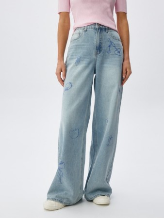 джинсы boyfriend с принтом - женская одежда джинсовая 