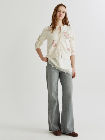 джинсы клеш со средней посадкой фотография