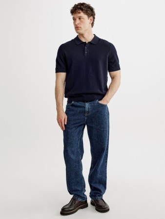 джинсы прямого кроя со средней посадкой фотография