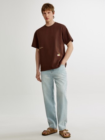 джинсы прямого кроя со средней посадкой фотография