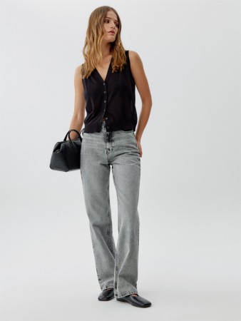 джинсы прямого кроя со средней посадкой фотография