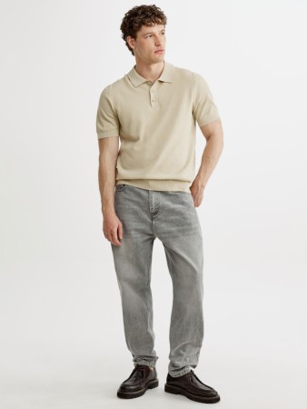 джинсы расслабленного кроя со средней посадкой фотография