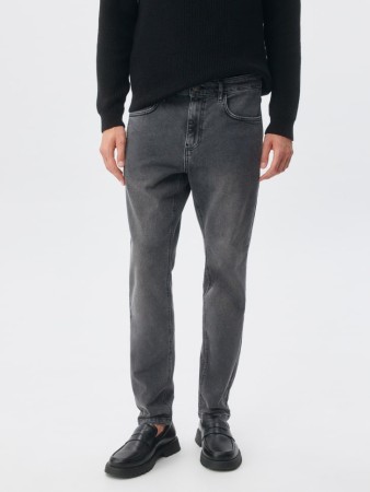 джинсы slim fit со средней посадкой фотография