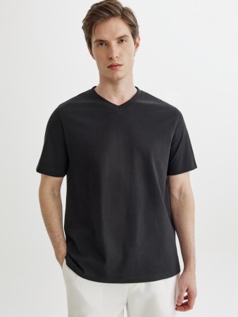 футболка марк прямого кроя фотография