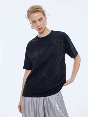 футболка оверсайз с принтом из страз фотография