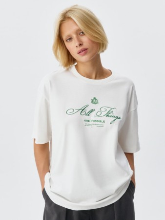 футболка оверсайз с текстовым принтом и вышивкой фотография