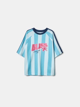 футболка оверсайз в спортивном стиле с аппликацией для девочек фотография