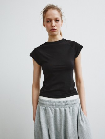 футболка приталенная из линейки  young - детская одежда, обувь и аксессуары для всех возрастов из вискозы 