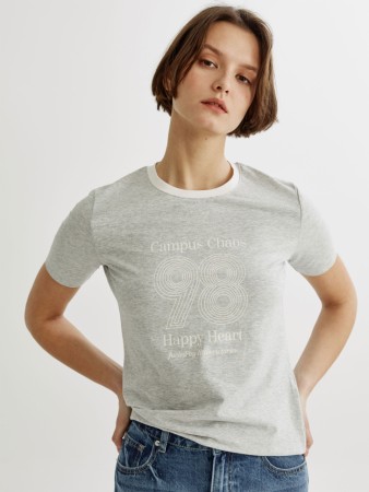 футболка приталенная с преппи-принтом фотография