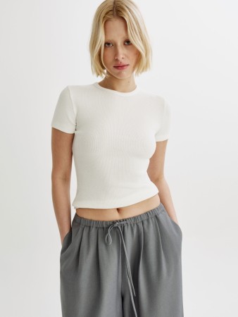 футболка приталенная в рубчик - женские футболки российские 