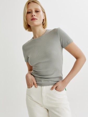 футболка приталенная в рубчик - женские футболки российские 