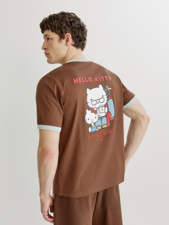 футболка прямого кроя с принтом hello kitty фотография
