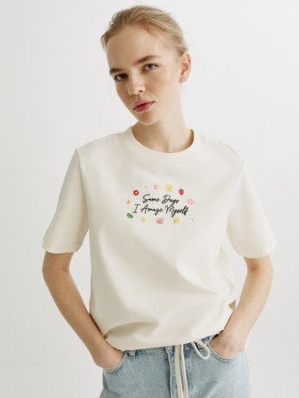 футболка с объемным принтом фотография