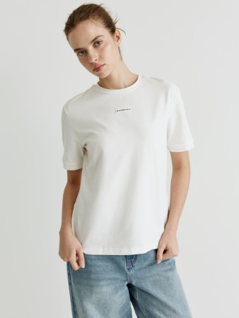 футболка с патчем фотография