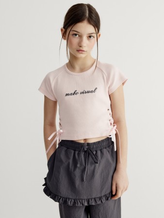 футболка с принтом и шнуровкой для девочек фотография