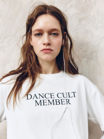 футболка с текстовым принтом из линейки  young фотография