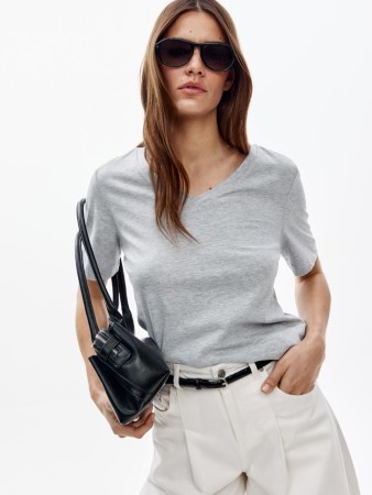 футболка с треугольным вырезом - женские футболки российские 