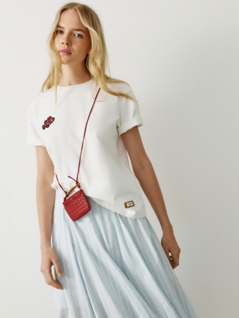 футболка с вышивкой и патчем прямого кроя фотография