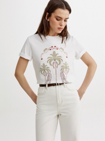 футболка с вышивкой прямого кроя фотография