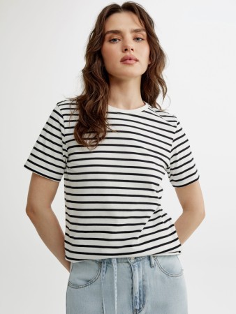 футболка в полоску прямого кроя фотография