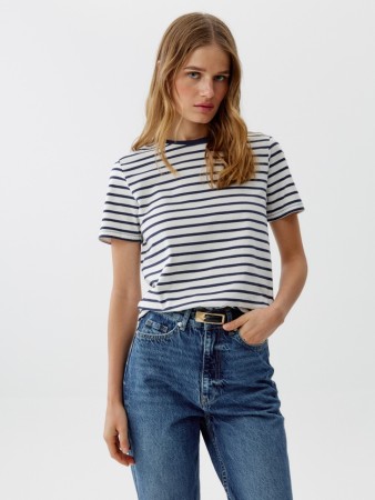 футболка в полоску прямого кроя фотография