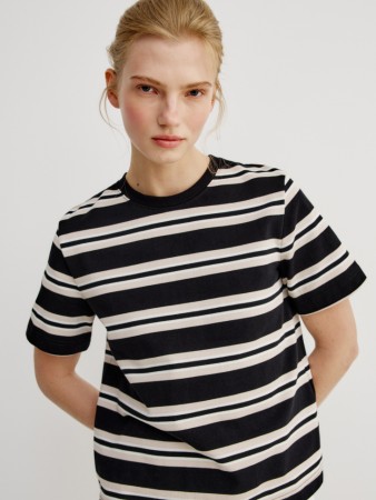 футболка в полоску фотография